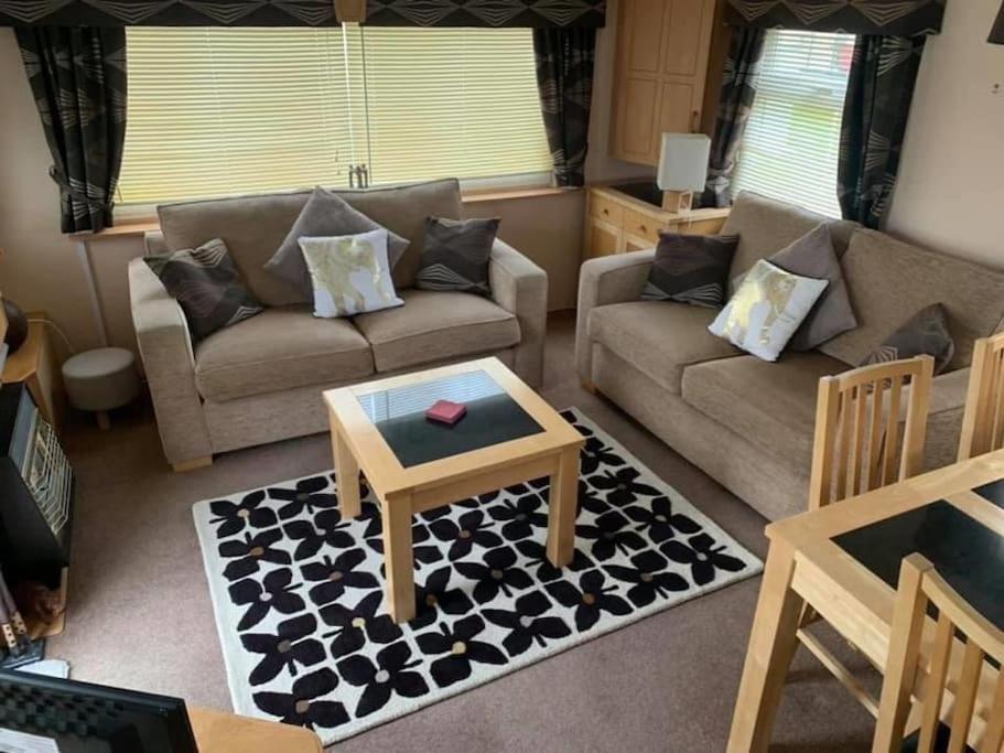 6 Berth Caravan On Sealands Site. Double Glazing Villa Инголдмелс Екстериор снимка