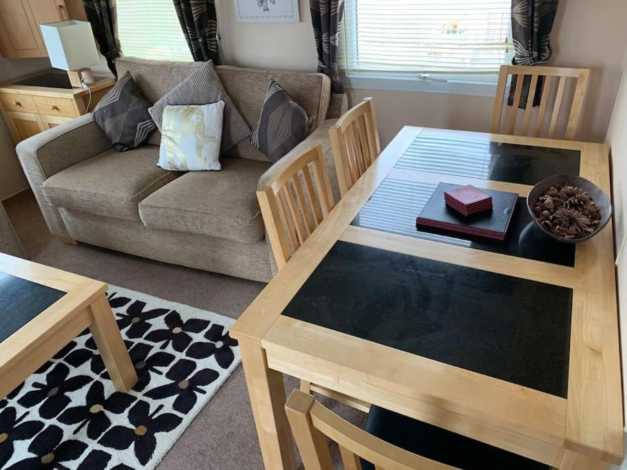 6 Berth Caravan On Sealands Site. Double Glazing Villa Инголдмелс Екстериор снимка
